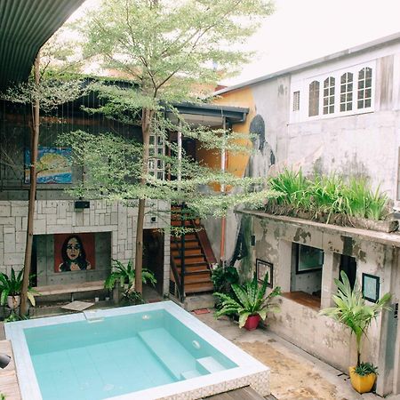 The Flying Fish Hostel Cebu Exteriör bild