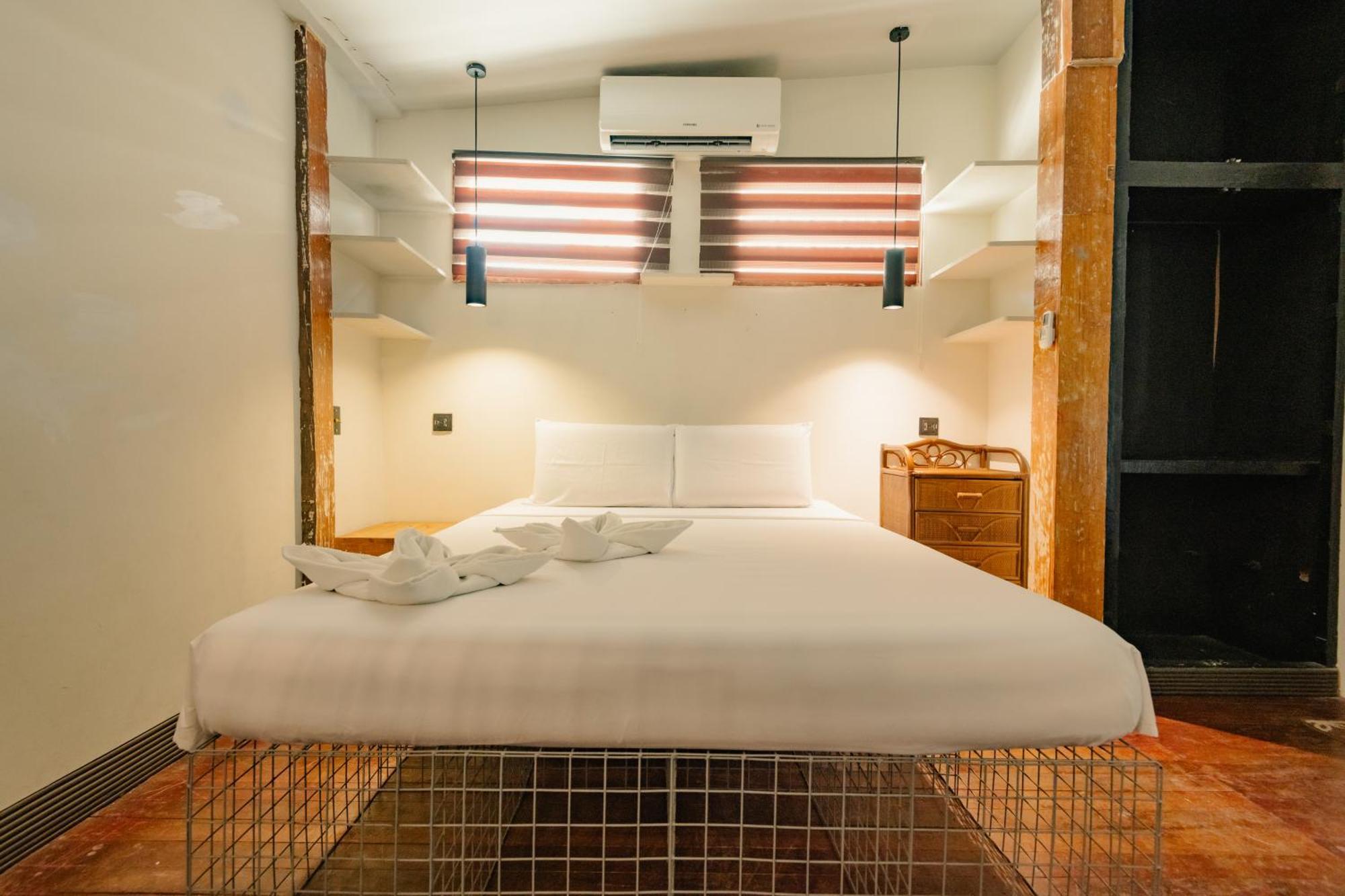 The Flying Fish Hostel Cebu Exteriör bild