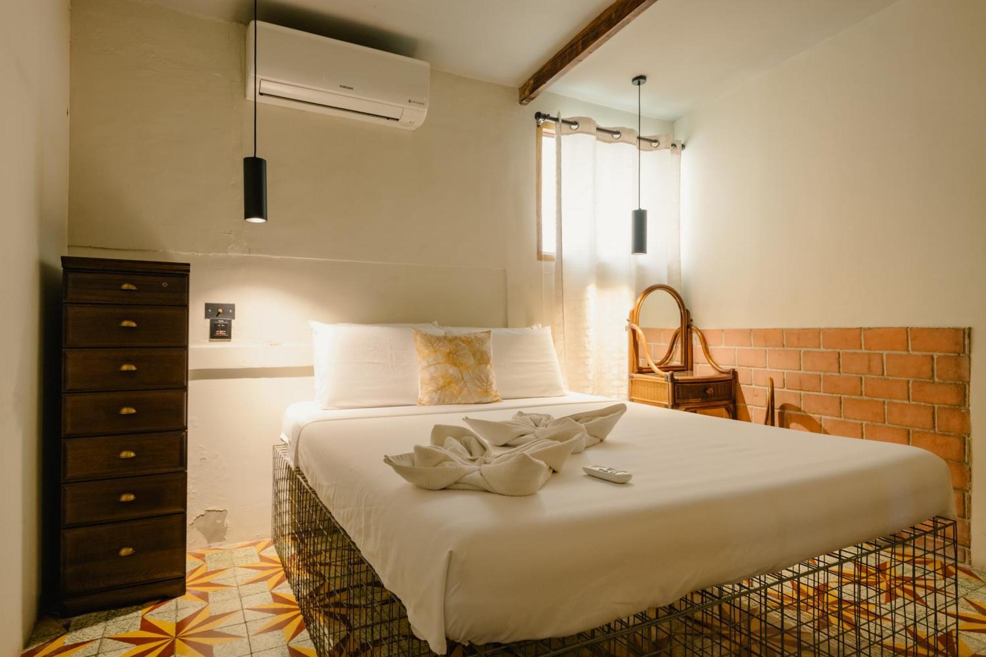 The Flying Fish Hostel Cebu Exteriör bild