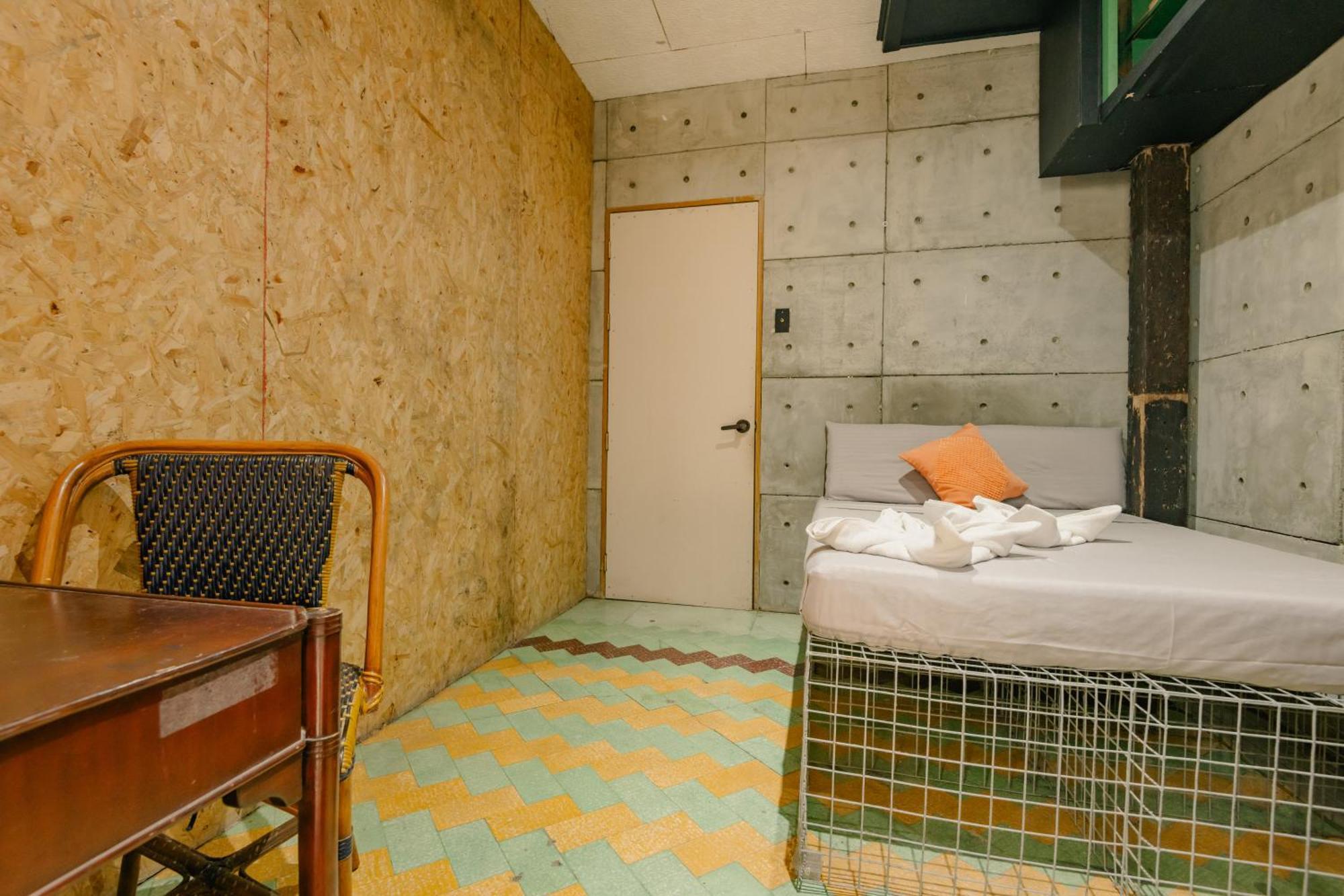The Flying Fish Hostel Cebu Exteriör bild