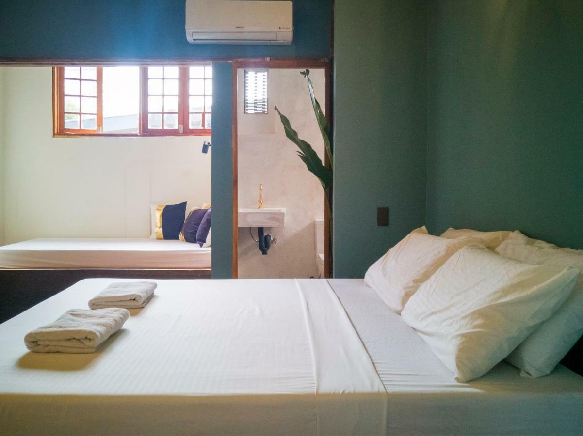 The Flying Fish Hostel Cebu Exteriör bild