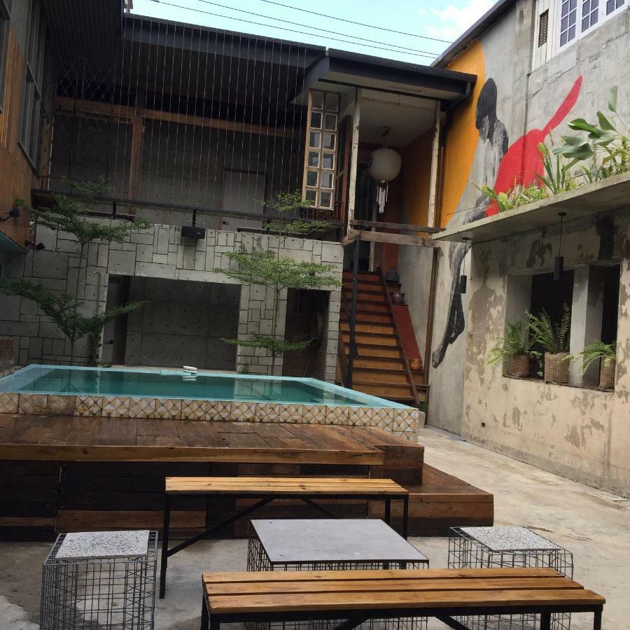 The Flying Fish Hostel Cebu Exteriör bild