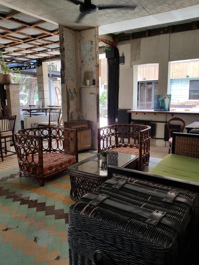 The Flying Fish Hostel Cebu Exteriör bild
